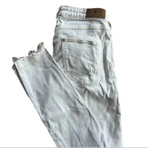 H&M &Denim Low Rise Super Skinny Jeans Women’s 28 White Denim Distressed Y2K